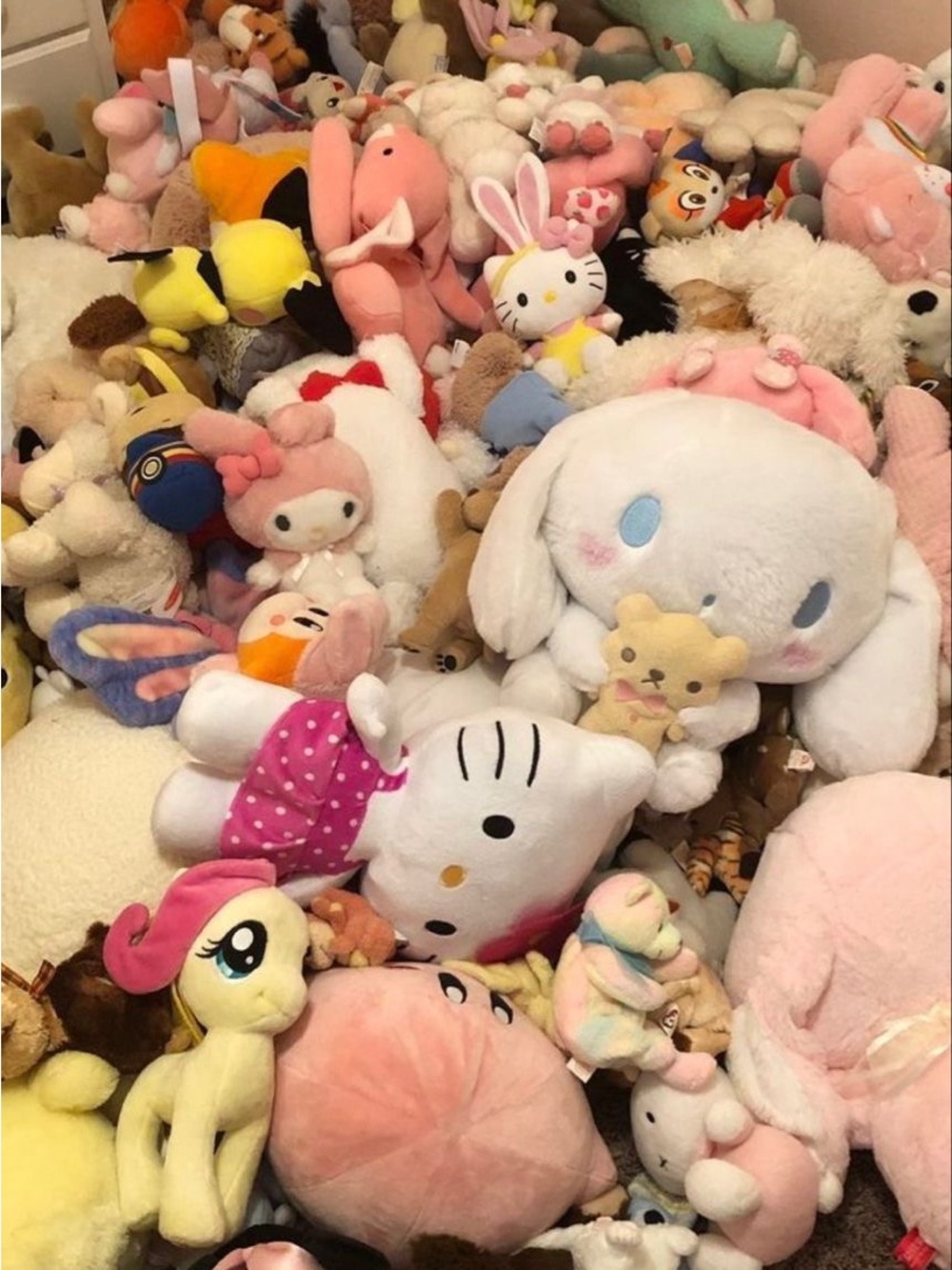 5 Random Sanrio Plush Lot Featuring Cinnamoroll & Hello Kitty in White and Pink